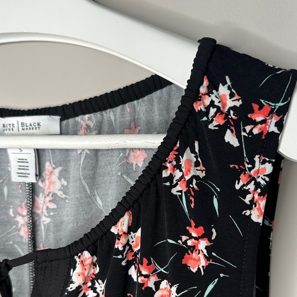 White House Black Market Black and Pink Floral Sleeveless Blouse With Front Tie - Picture 4 of 12